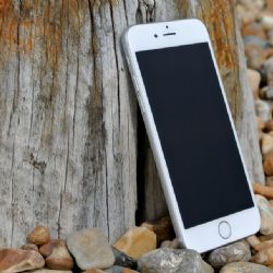 Lyžařka si v Rudě položila bundu na lavičku, zmizel z ní iphone
