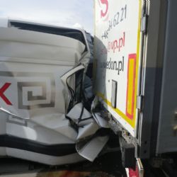 Na D5 u Nýřan zemřel řidič dodávky po střetu s kamionem