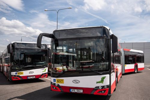 Foto: Plzeň koupila šest velkokapacitních autobusů Solaris