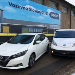 Plzeňský dopravní podnik bude elektromobilní. Čtyři elektroauta získá od ČEZ ESCO