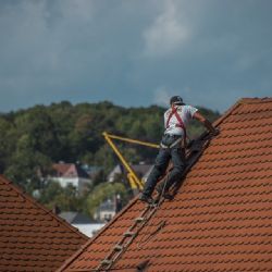 Plzeňský kraj trápí nedostatek pokrývačů