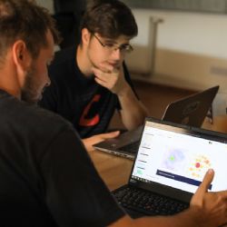 Techničtí nadšenci řešili při Smart City Hackathonu projekty pro Plzeň
