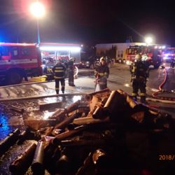 V Plané hořel řezací stroj ve firmě na likvidaci odpadu