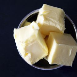 V Plaze chtěl krást máslo, všimla si ho ochranka