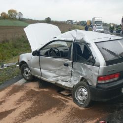 Do listopadu zemřelo na silnicích kraje 50 lidí. Piješ. Řídíš. Zabíjíš, varují policisté 