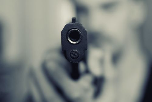 Foto: Vyhrožoval střelbou na plzeňském úřadu, už má obvinění