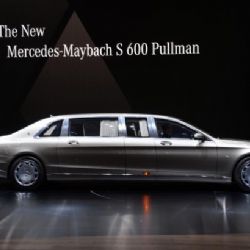 Auta se sjíždějí do Ženevy. Autosalon začíná