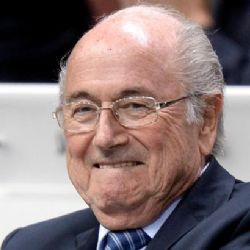 Blatter ustál skandál a bude nadále v čele FIFA