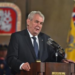 Opozice si ťuká na čelo, koaliční politici vyznamenané nehodnotí