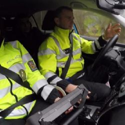 Policie díky nové výbavě efektivněji zajišťuje stopy a vybírá pokuty