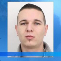 Policie hledá nebezpečného muže z Plzeňska, vážně pobodal dívku