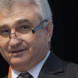 Prezident ztrácí sebeovládání a jeho rétorika Česku škodí, míní Štěch