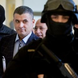 Taxikář, který vezl zmizelé Čechy, je bratrem muže zadržovaného v ČR