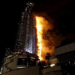 V blízkosti nejvyšší budovy světa v Dubaji vzplál hotel