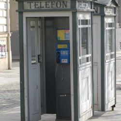 Telefonní budky v Rokycanech mají sloužit i jako místa první pomoci