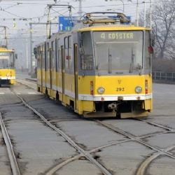 Na tramvajové trati mezi vozovnou Slovany a Světovarem začala výluka
