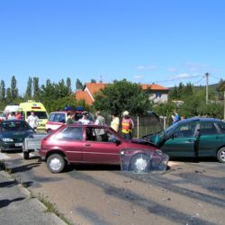 U Lužan se srazila dodávka s osobním autem