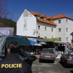 Z domu ve Kdyni odnesli hodinky i brusky