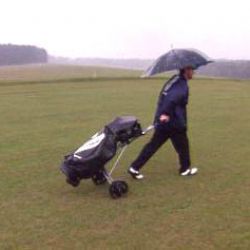 Zloděj odnesl 200 golfových míčků