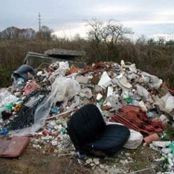 Obce na Klatovsku bojují s černými skládkami