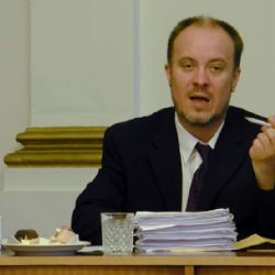 Kteří politici jsou členy výborů plzeňského zastupitelstva?
