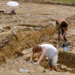 Archeologové se dostali ke skvrňanské bráně