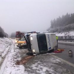 Řidič po nehodě na D5 zůstal pod vozidlem, zemřel