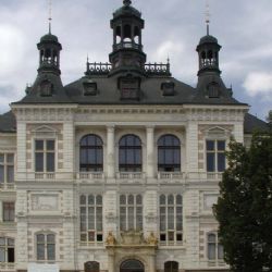 Západočeské muzeum má opravenou obloukovou lampu