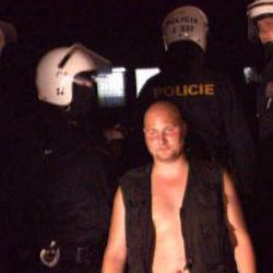 Na plzeňské oslavě skinů policisté zadrželi dva hudebníky
