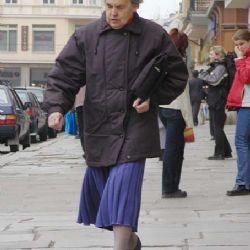 Lupič povalil důchodkyni a utekl s kabelkou