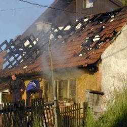 V Podzámčí hořel dům, škoda 600 tisíc