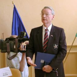 Poctu Američanům složí odpoledne Klaus i Paroubek