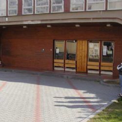 Opuštěnou skvrňanskou základku navštívil zloděj