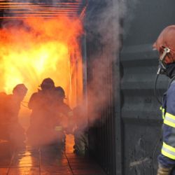 Hasiči ČEZ projdou peklem ve Flashover kontejneru ve Zbirohu 