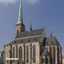 Žena se třemi promilemi poškodila koštětem sv. Bartoloměje