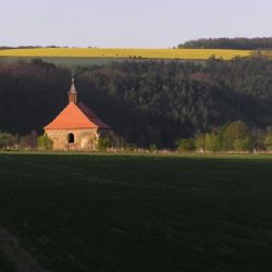 Kostel v Dolanech zve na nedělní velikonoční koncert 