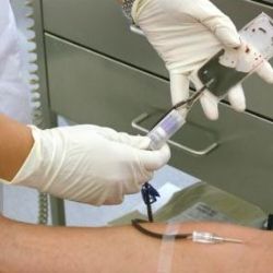 Muž z Plzně přišel darovat krev a v pondělí dostane televizi