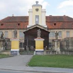 Oživené prohlídky zámku Křimice