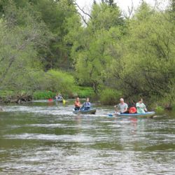 Teplá Vltava se otevírá vodákům