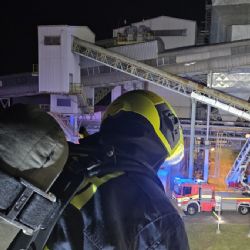 Hasiči bojovali s výpadkem v teplárně, dvě lehká zranění