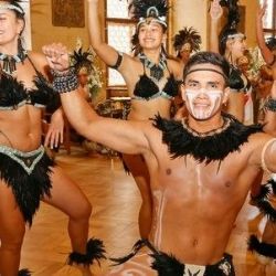 Mezinárodní folklor a kulturní poklady z Rapa Nui