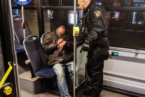 obrázek:Opilec s 2,37 ‰ zastavil trolejbus u Mrakodrapu