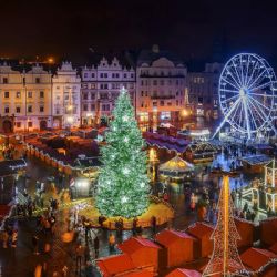 Primátor a biskup dnes rozsvítí vánoční strom za doprovodu Moniky Bagárové