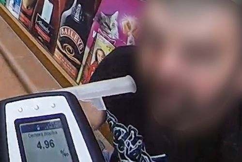 obrázek:Rekordman s téměř 5 promile na parapetu večerky