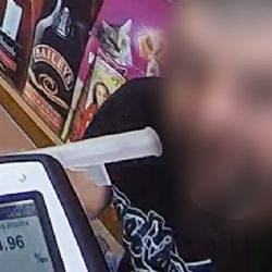 Rekordman s téměř 5 promile na parapetu večerky