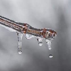 Sníh a náledí na západě Čech: Řidiči pozor!