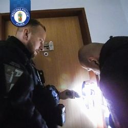 Sousedi zachránili seniorku, zaslechli volání o pomoc