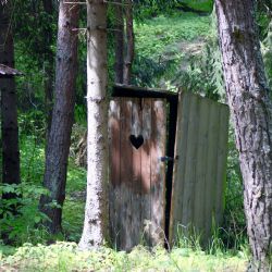 Tragický konec seniora - nalezen mrtvý v jímce