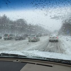 Česko zasypal sníh, pozor na ledovku v úterý i ve středu