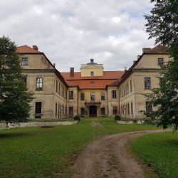 Divadelní festival v  Křimicích na zámku začíná o víkendu